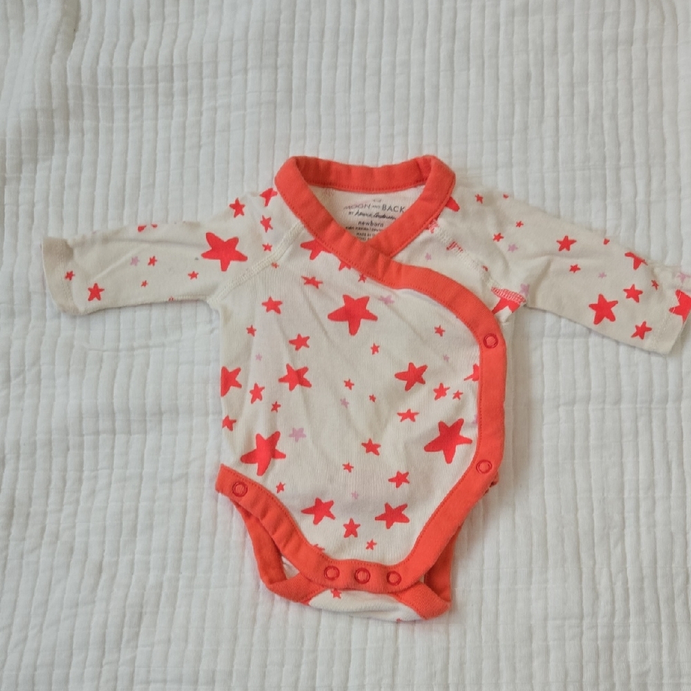 Hanna Andersson Cream and Red Star Bodysuit